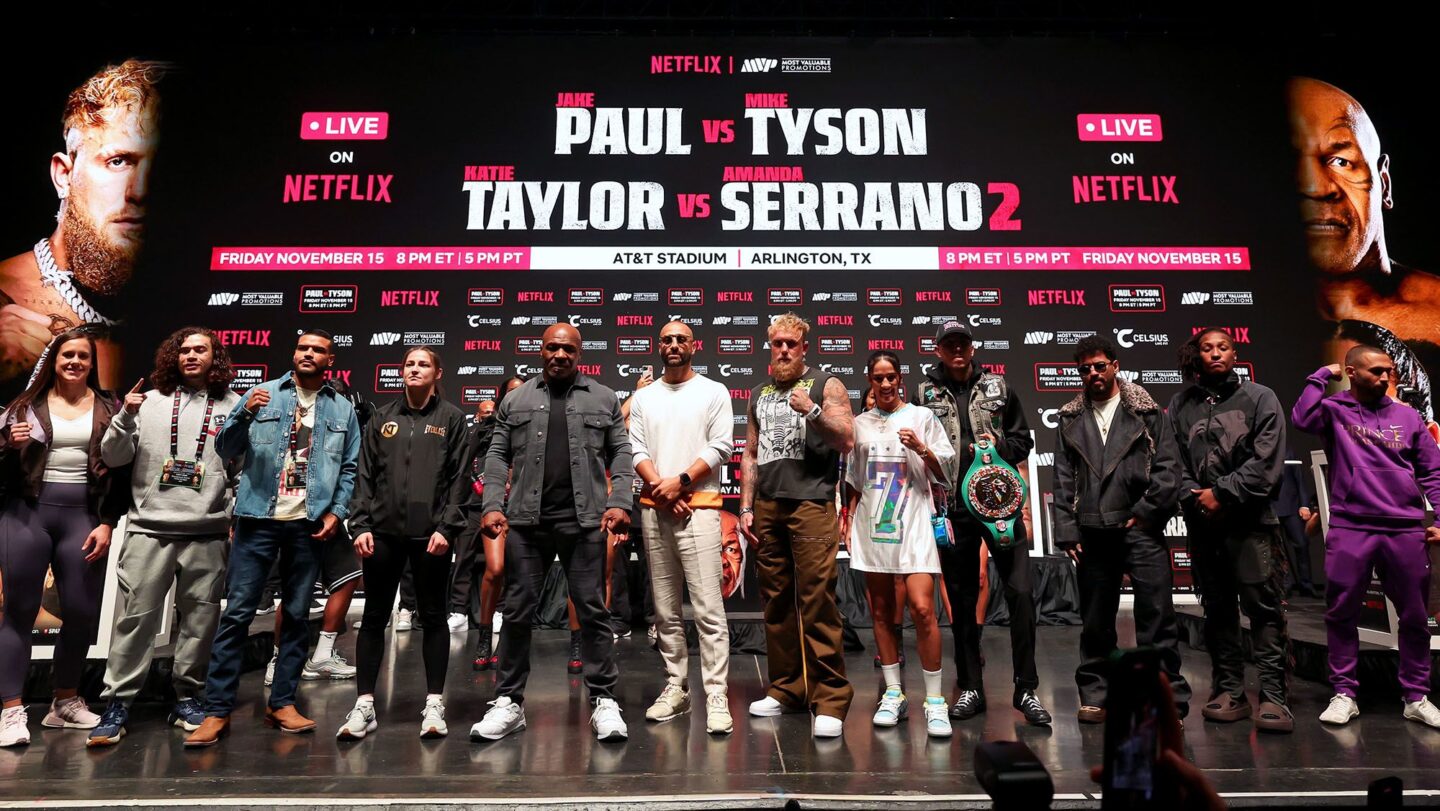 <i>Al Bello/Getty Images via CNN Newsource</i><br/>Paul (left) and Tyson fight at AT&T Stadium in Arlington