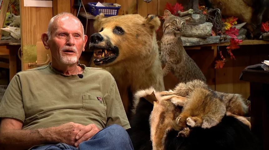 <i>WLOS via CNN Newsource</i><br/>Hendersonville taxidermist Alton Barton talks about his art.