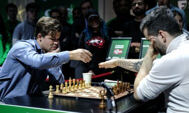 Carlsen and Nepomniachtchi prepare to play in the World Blitz Chess Championship final on Tuesday.