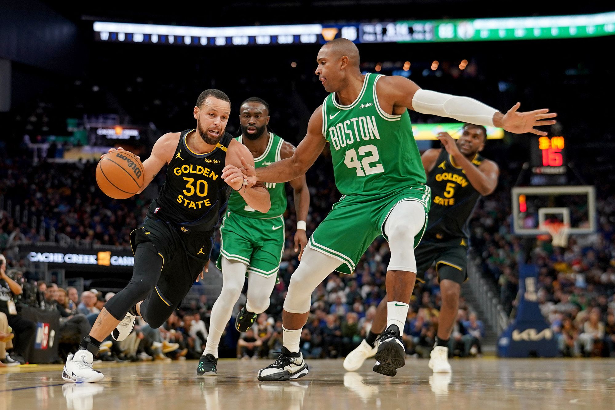 <i>Cary Edmondson/USA TODAY Sports/Reuters via CNN Newsource</i><br/>Steph Curry was one of only two Warriors players to score double figures