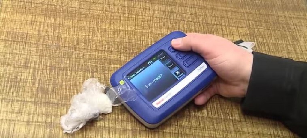 <i>WMTW via CNN Newsource</i><br/>Officers at the Fairfield Police Department can now detect narcotics in a safer and more reliable way with the help of a small but effective device called a TruNarc.
