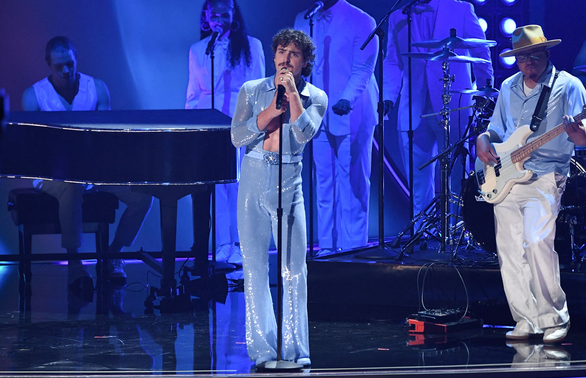 Why Benson Boone apologized after his jaw-dropping Grammys performance -  KVIA