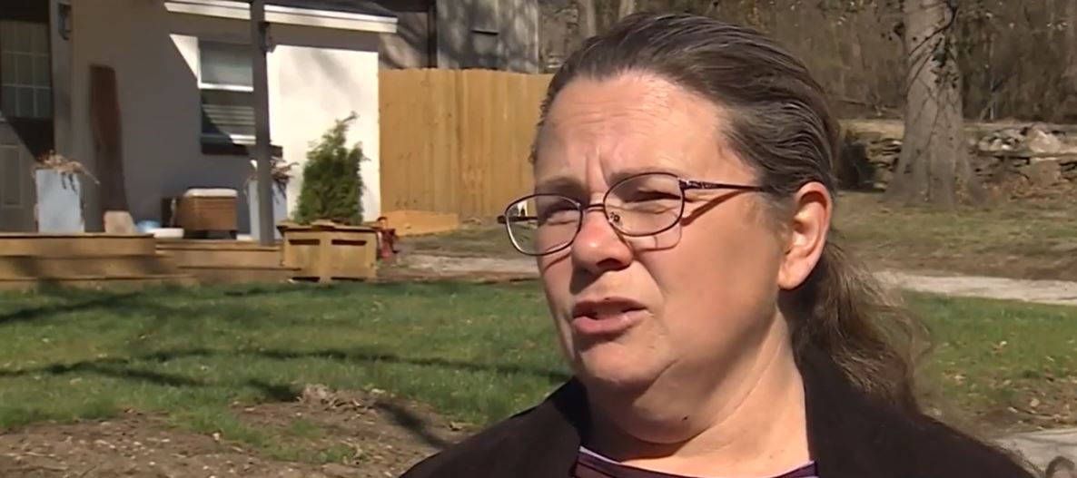 <i>KMBC via CNN Newsource</i><br/>Kelly Daniels said she was walking her 12-year-old French Brittany Spaniel rescue Hannahbelle