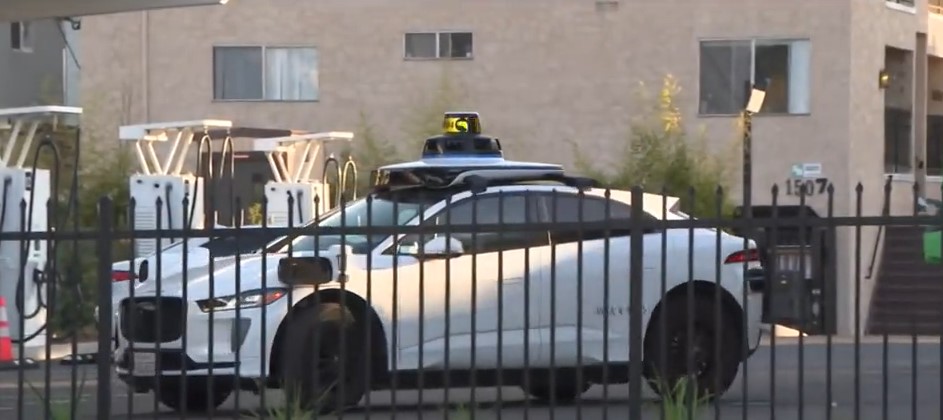 <i>KCAL/KCBS via CNN Newsource</i><br/>Some Santa Monica residents are making their complaints known due to the constant noise that they say is the result of the Waymo charging station located near their homes.