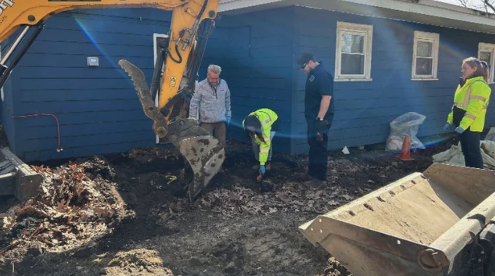 <i>WBZ via CNN Newsource</i><br/>Crews work to clean up oil leak at a North Attleboro