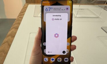 Motorola’s Razr Ultra includes AI software from Perplexity