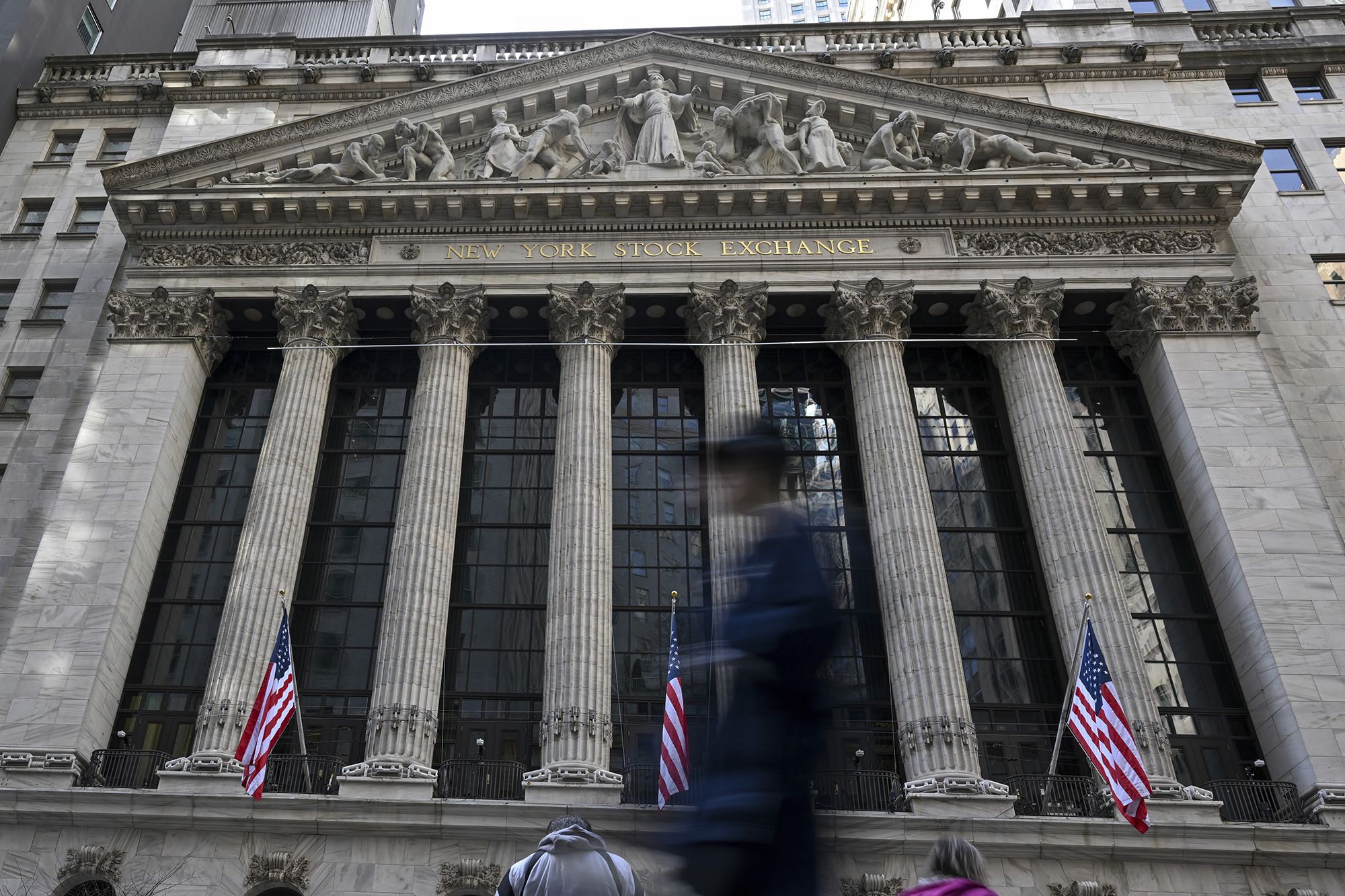 <i>NDZ/STAR MAX/IPx/AP via CNN Newsource</i><br/>US stocks were mixed Thursday morning as President Donald Trump lashed out at Federal Reserve Chair Jerome Powell on social media.