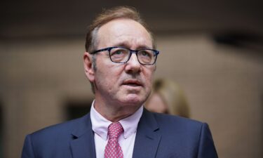 Actor Kevin Spacey reprised his “House of Cards” character in a video that comedian Tim Dillon released to promote his new Netflix comedy special.