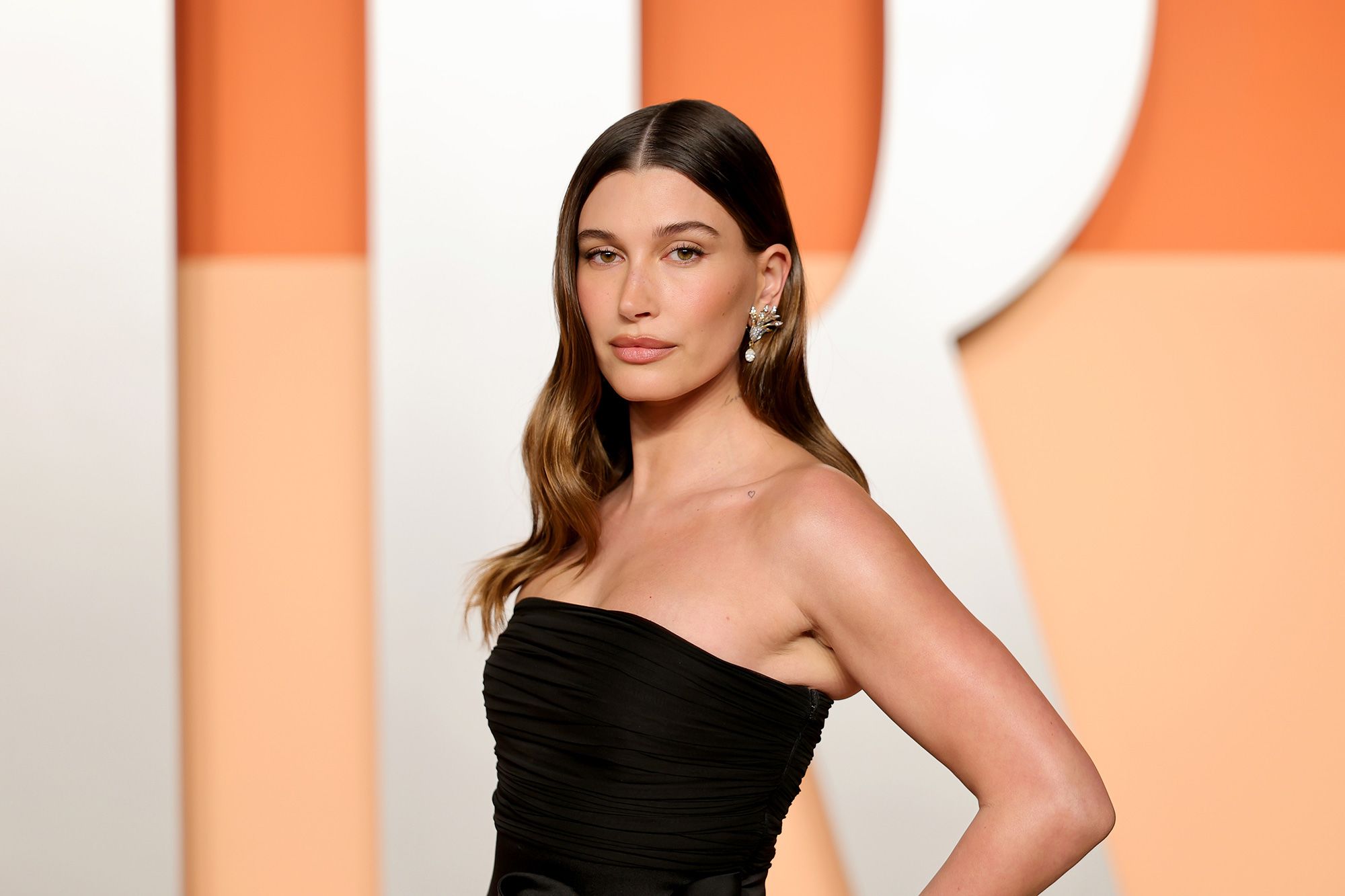 <i>Neilson Barnard/Getty Images via CNN Newsource</i><br/>Hailey Bieber attends the 2025 Vanity Fair Oscar Party in March.