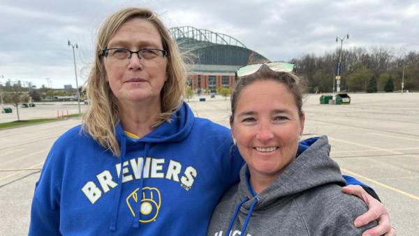 <i>WDJT via CNN Newsource</i><br/>Brewers game brings organ donor and recipient together.