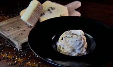 Study coauthor Daniel Maria Busiello of the University of Padova adds the pecorino cream to the pasta. The secret to the cream's smooth consistency? The unconventional addition of cornstarch.