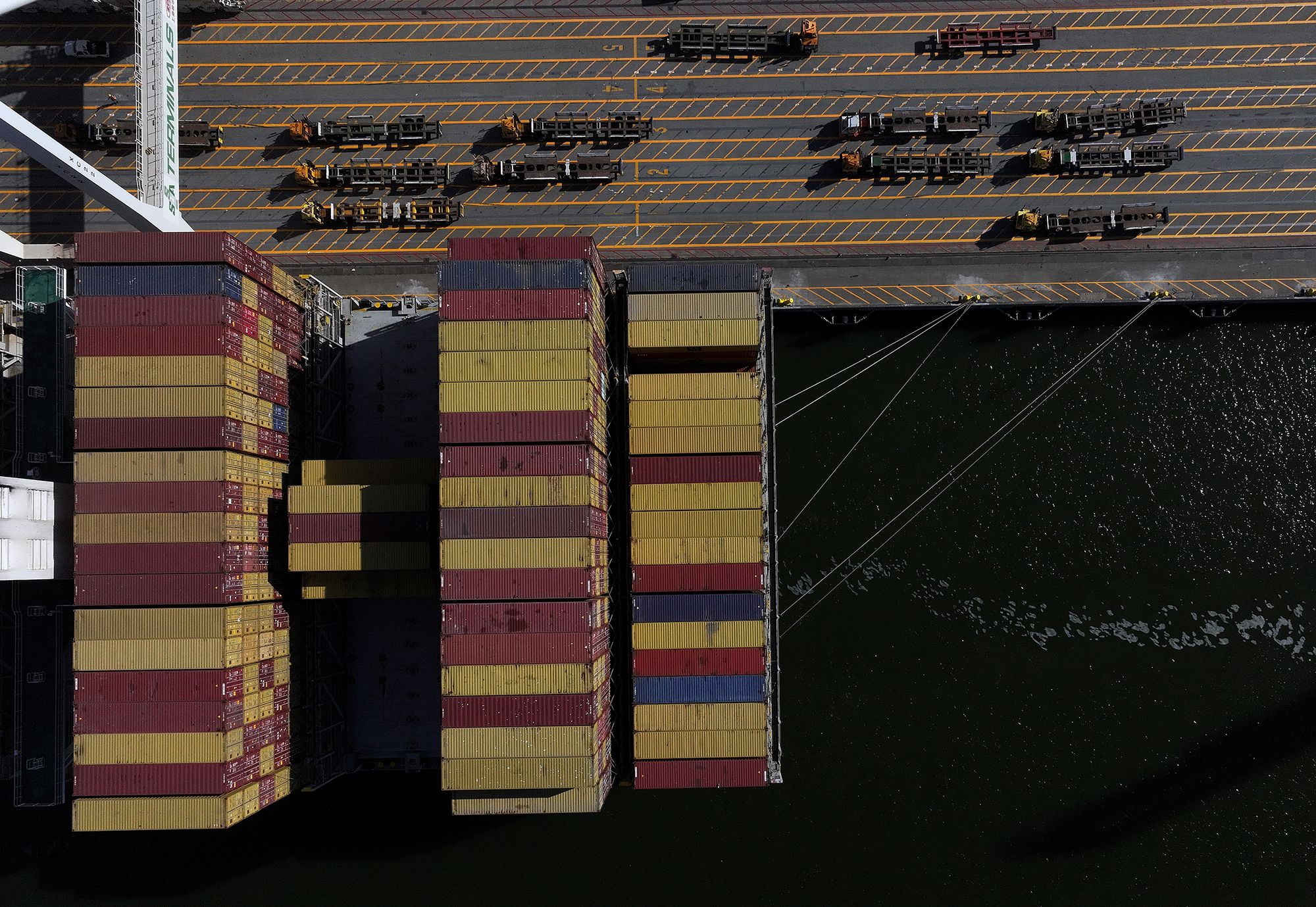 <i>Justin Sullivan/Getty Images via CNN Newsource</i><br/>A container ship is unloaded at the Port of Oakland in May 2025 in California