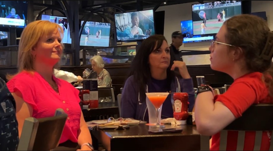 <i>KTBS via CNN Newsource</i><br/>Local LSUS fans gather for impromptu watch-party at Walk-ons Sports Bistreaux.