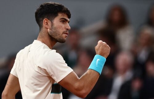 Musetti receives medical treatment against Alcaraz.