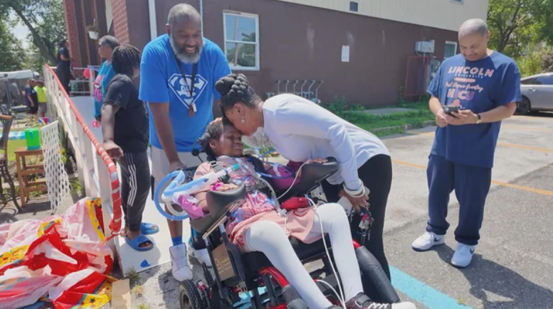 <i>KYW via CNN Newsource</i><br/>Ny'Leek Ellison and his father