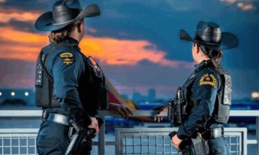 Dallas police have added cowboy hats to their recruiting sales pitch to potential officers.