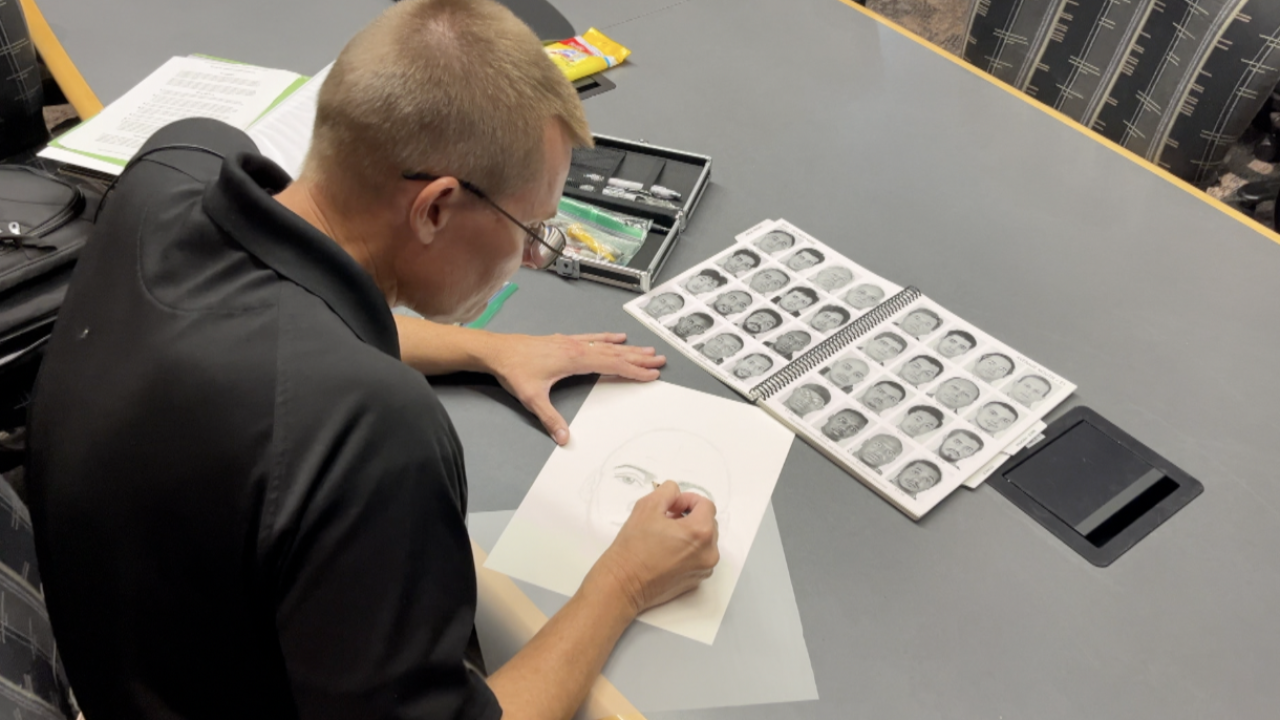 <i>KNXV via CNN Newsource</i><br/>Aaron Williams has turned his childhood passion for drawing into a powerful tool for solving crimes.