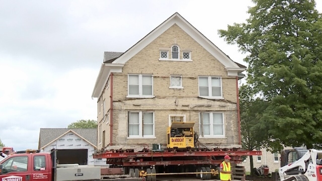 <i>Hanna Lopez/WGBA via CNN Newsource</i><br/>Community members gathered to witness a once-in-a-lifetime event: the moving of the historic St. Mary’s Parish building.
