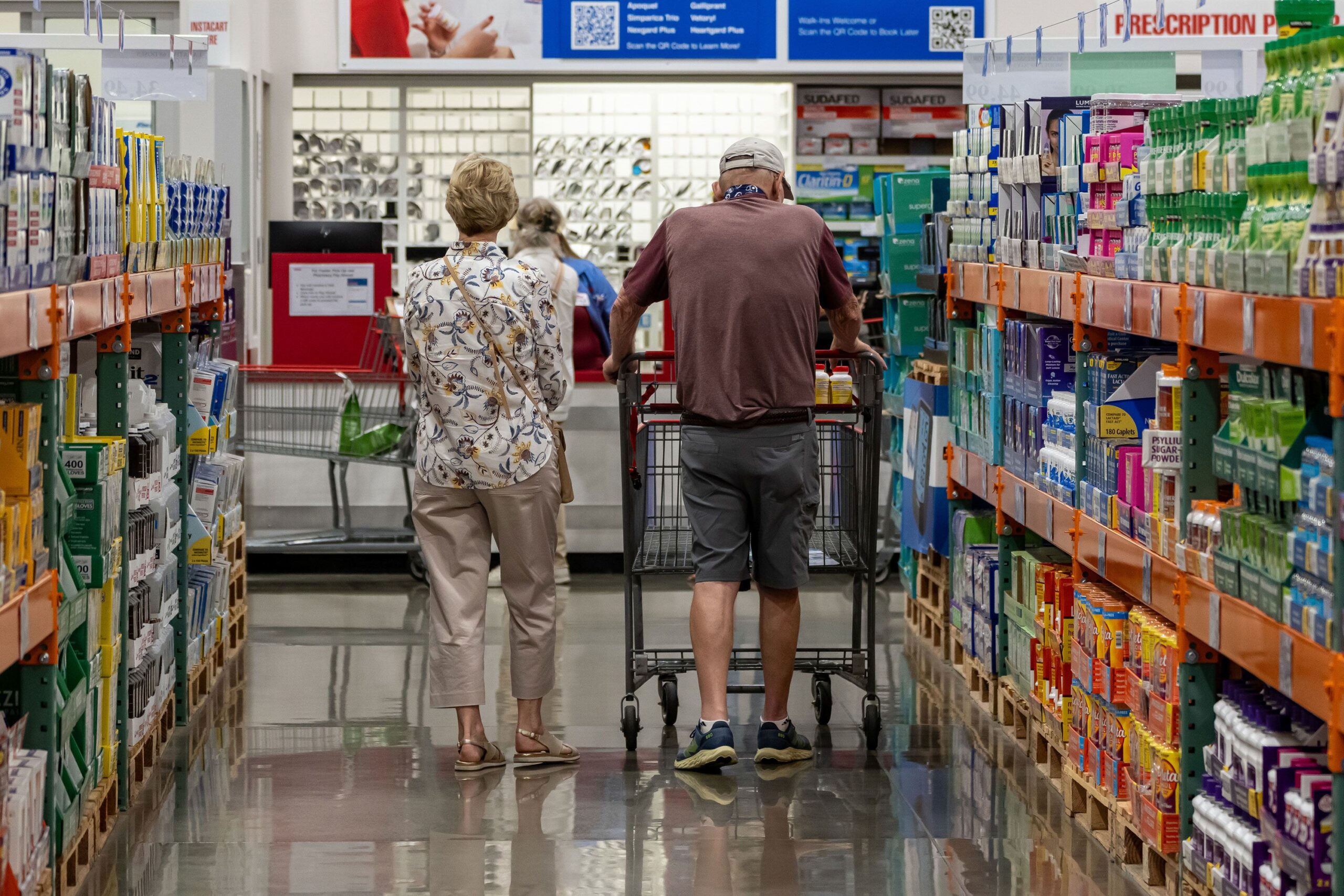 <i>David Paul Morris/Bloomberg/Getty Images via CNN Newsource</i><br/>Customers shop inside a store in Napa
