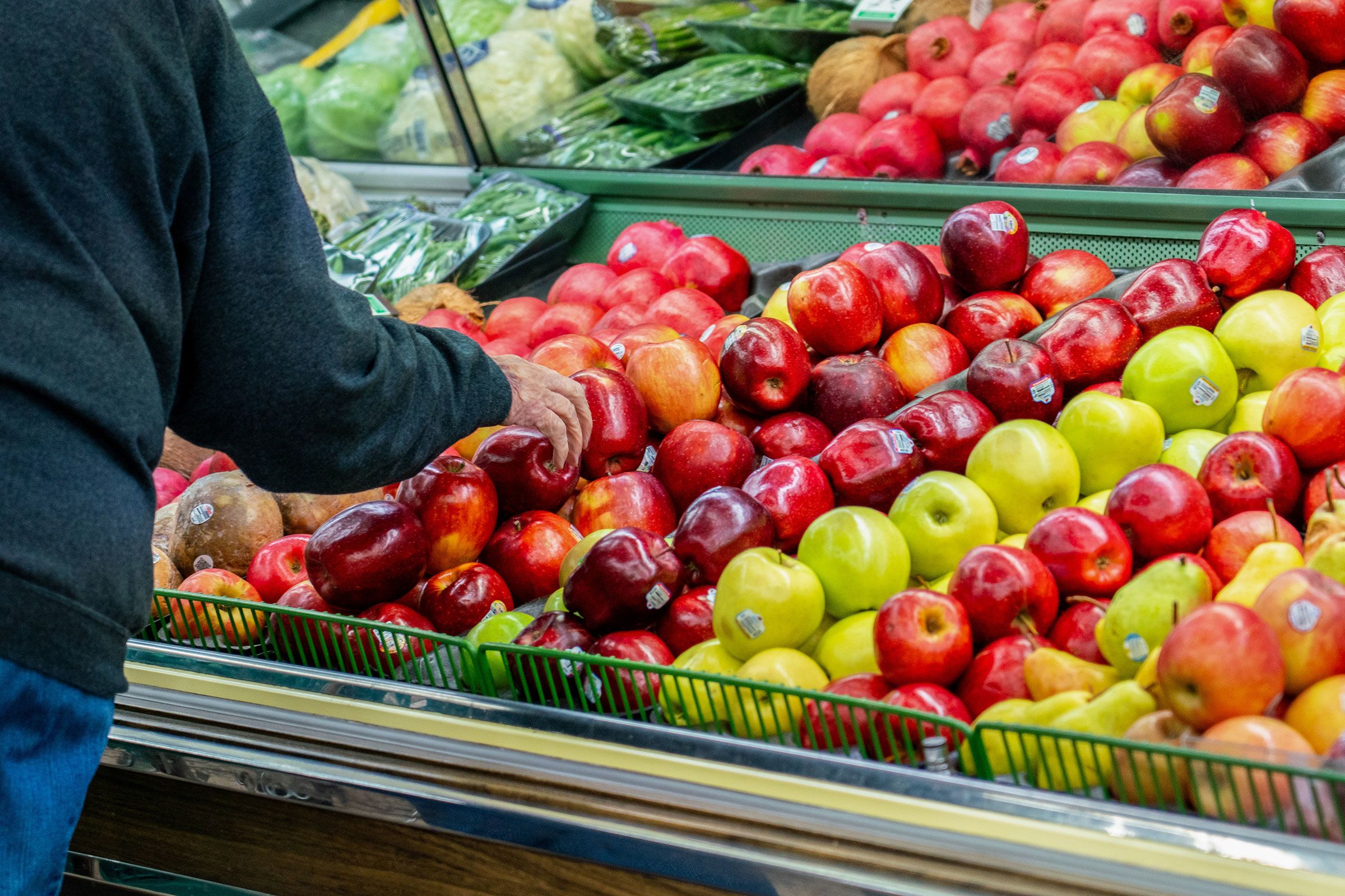 <i>Kyle Grillot/Bloomberg/Getty Images/File via CNN Newsource</i><br/>A shopper looks at produce at a grocery store in West Milton