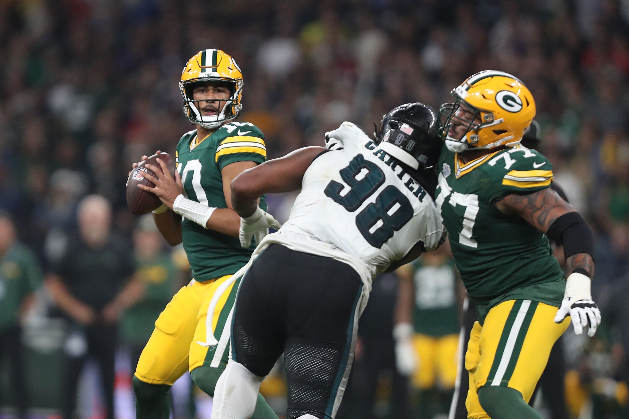 <i>Charles Krupa/AP via CNN Newsource</i><br/>New England Patriots head coach Mike Vrabel speaks with quarterback Drake Maye during their game against Atlanta on November 2.