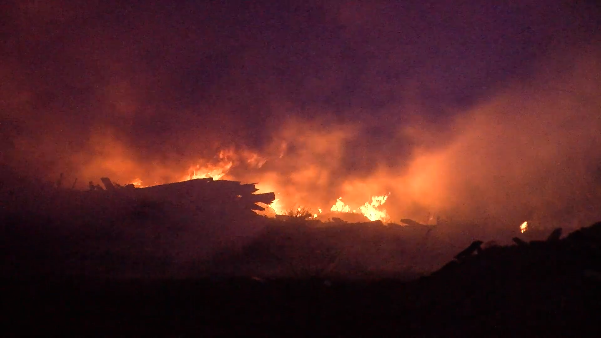Pallet yard fire in Las Colonias area of Clint - KVIA
