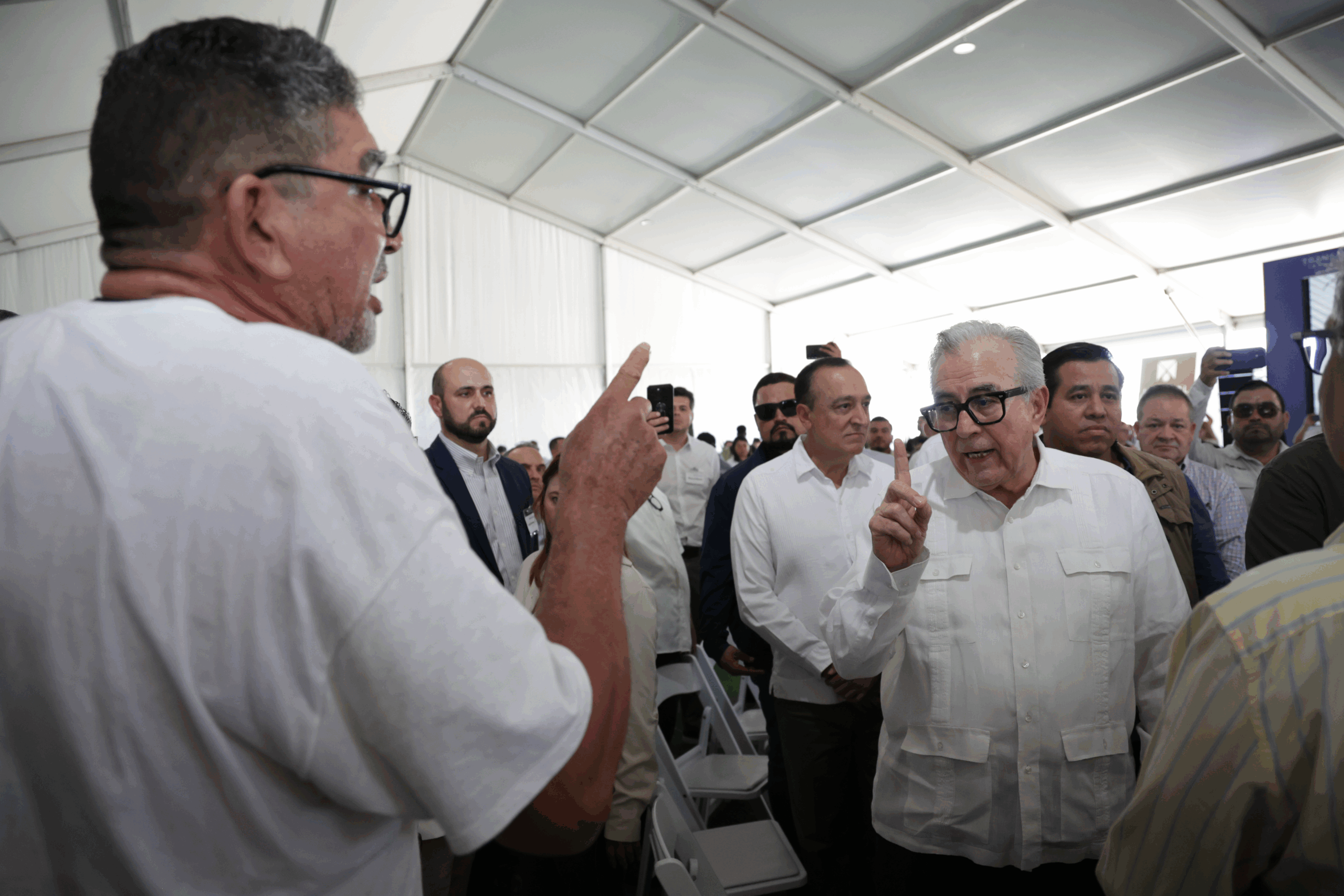 Protesters confronted Sinaloa Governor Ruben Rocha Moya in Los Mochis, Sinaloa.