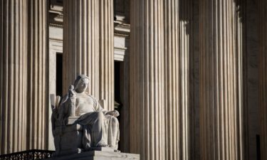 The Supreme Court on Monday cleared the way for President Donald Trump’s administration to drop the government’s criminal case against Steve Bannon