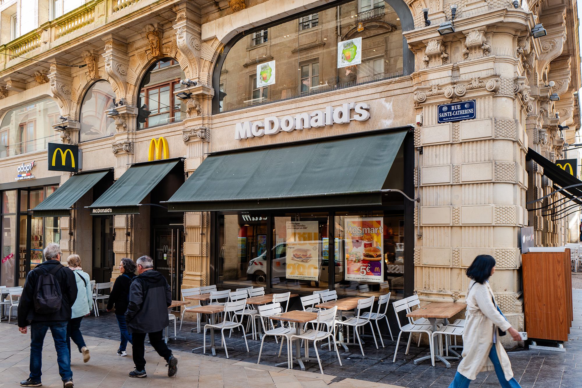 <i>Charlotte Siemon/AFP/Getty Images via CNN Newsource</i><br/>Customers stand in line at a Tasty Crousty fast food restaurant in Paris. The chain