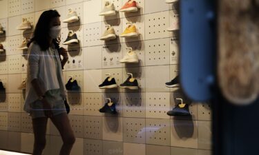 Allbirds is ditching its sustainable footwear business to become an AI company.