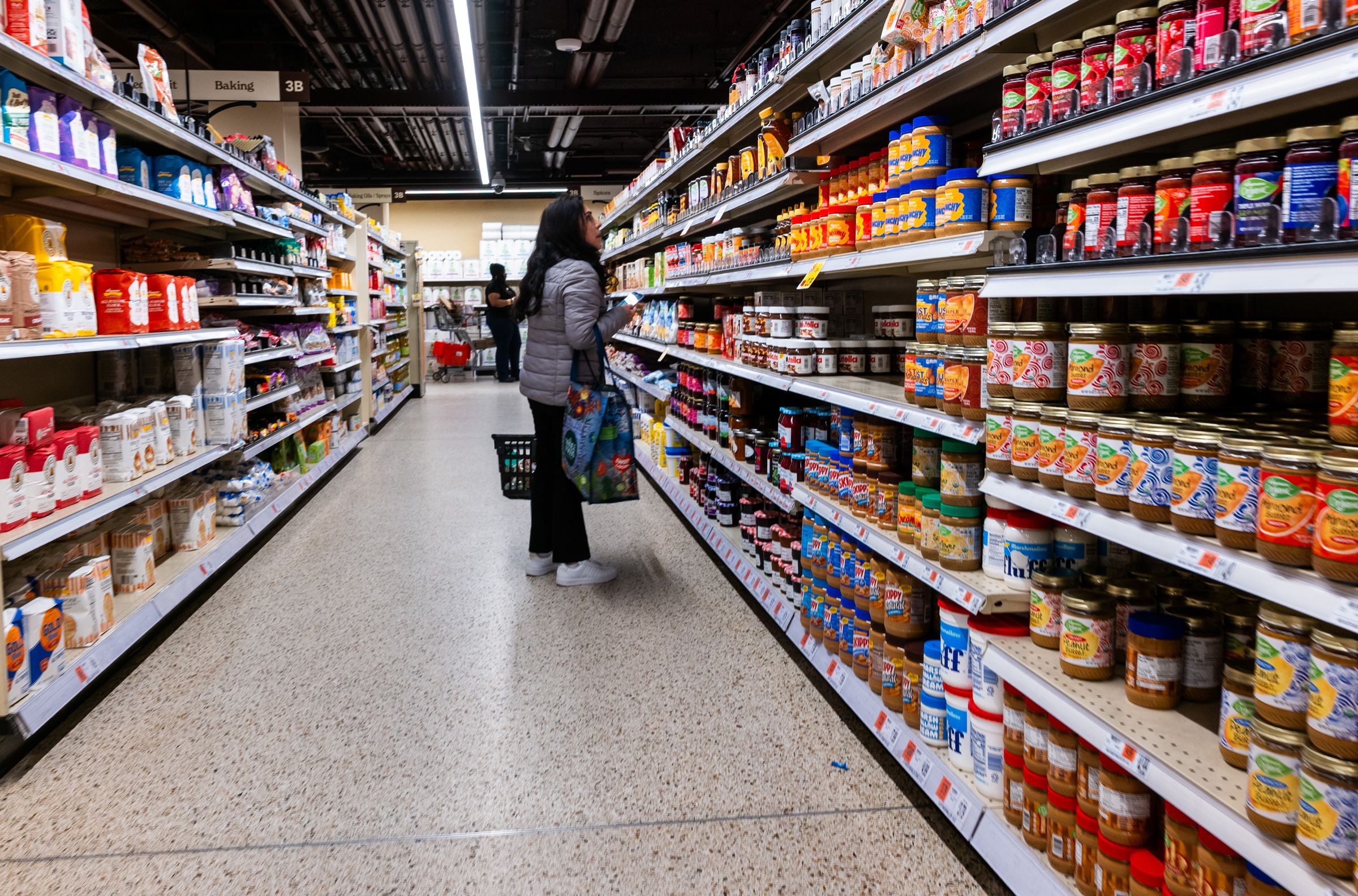 <i>Spencer Platt/Getty Images via CNN Newsource</i><br/>People shop at a grocery store in Manhattan on February 27 in New York City. Americans still feel lousy about the economy and worry that the US-Israeli war with Iran will continue to push up prices.
