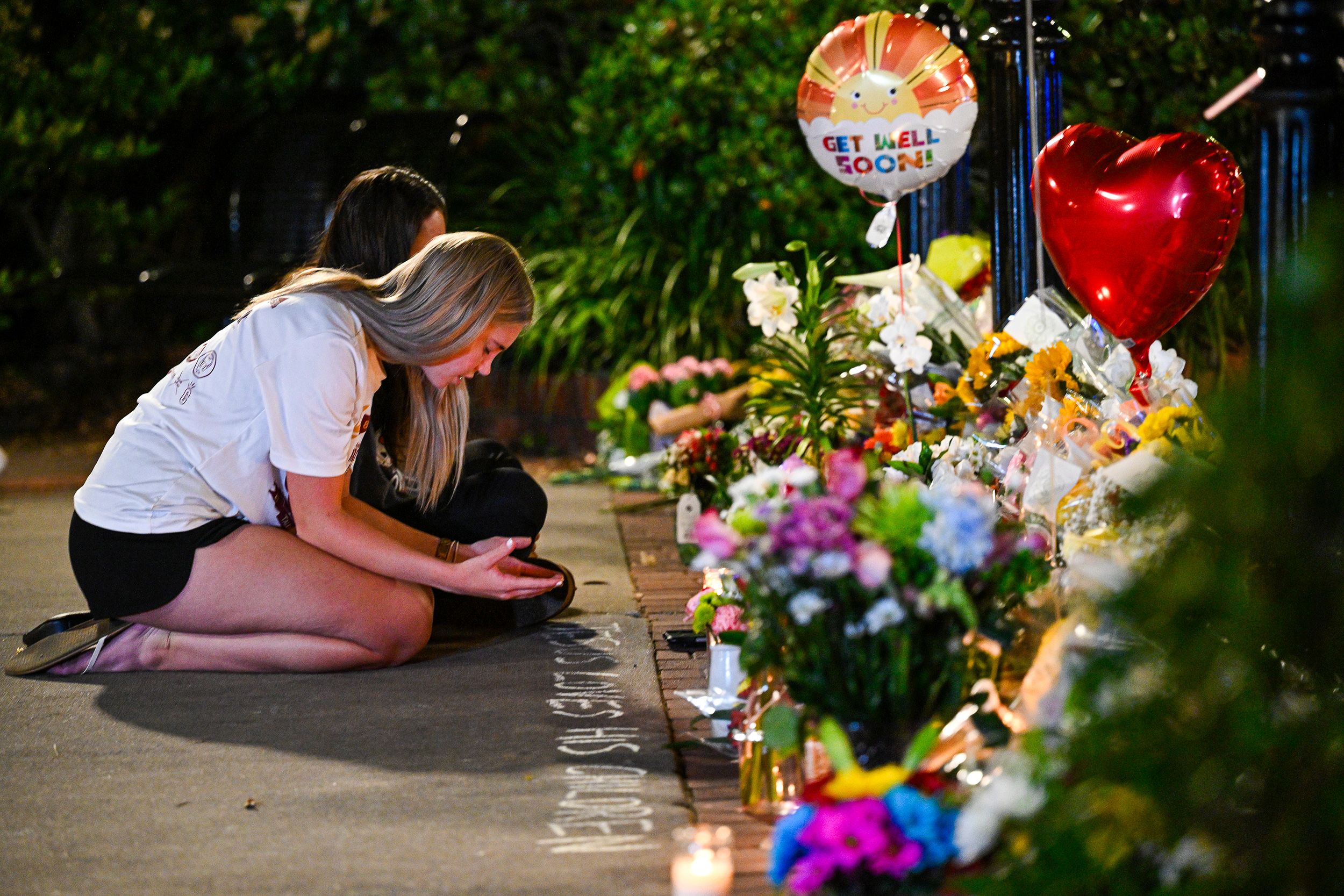 <i>Miguel J. Rodriguez Carrillo/Getty Images via CNN Newsource</i><br/>Students hold a vigil near the scene of a shooting near the Florida State University student center on April 17