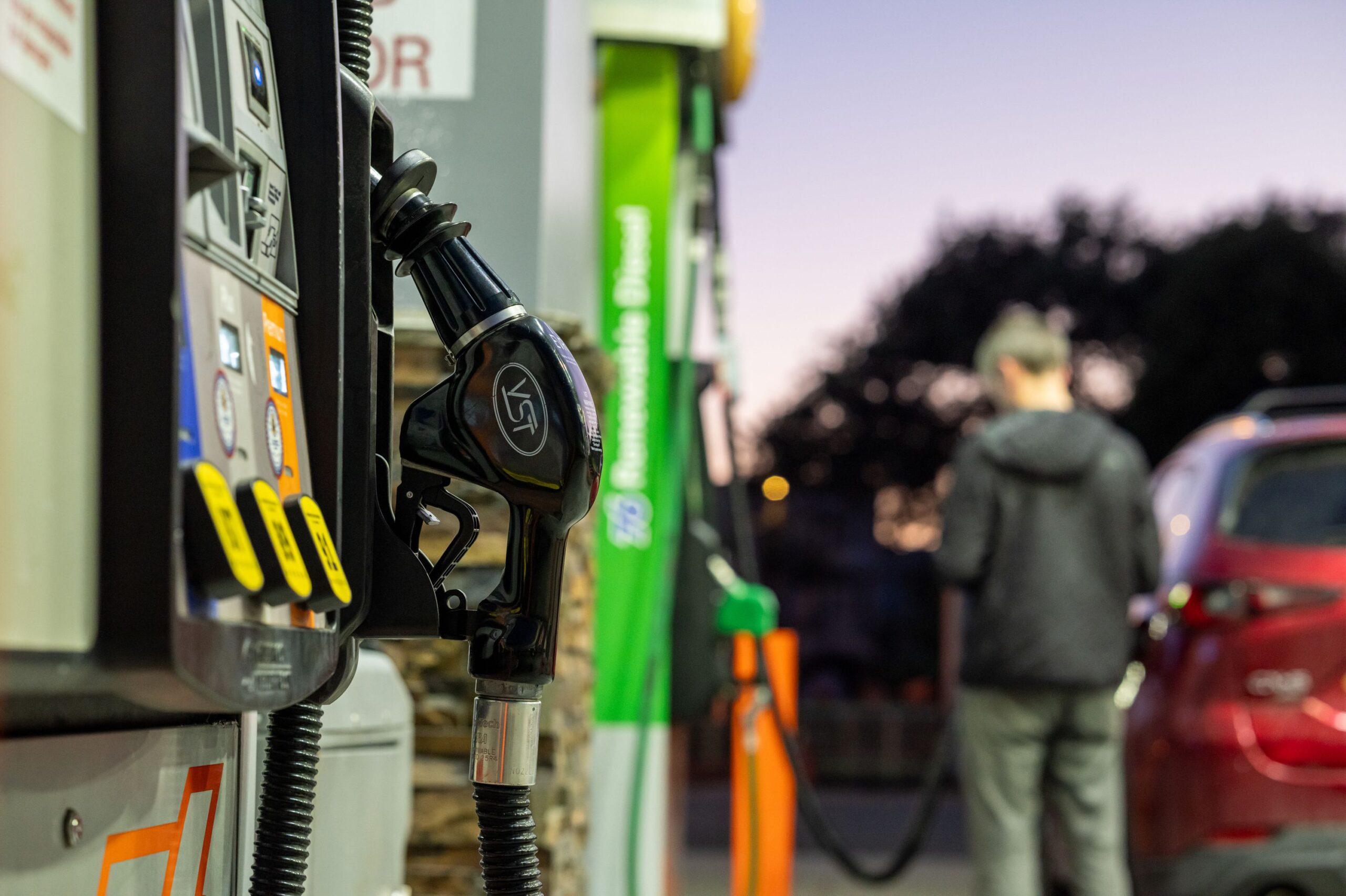 <i>Paul Morris/Bloomberg/Getty Images via CNN Newsource</i><br/>A fuel nozzle at a 76 gas station in San Francisco