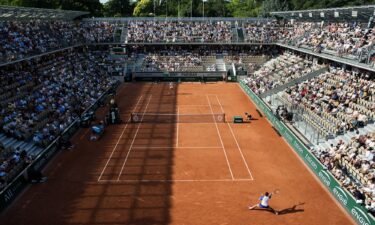 Casper Ruud acknowledges the crowd after beating Roman Safiullin at the 2026 French Open on May 25 in Paris.