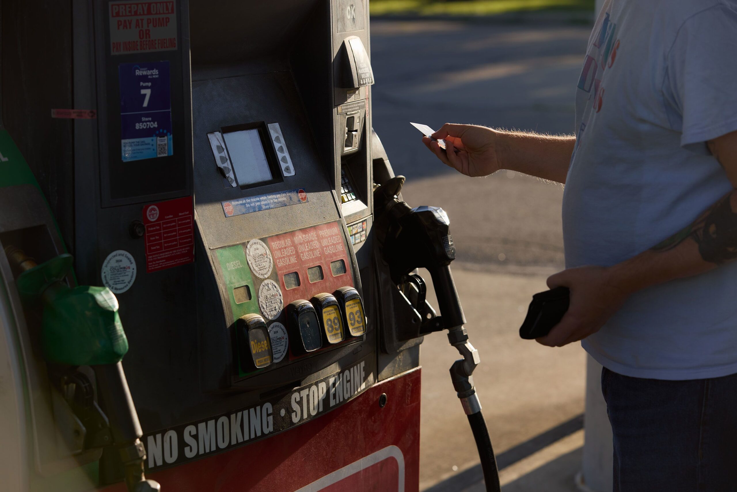 <i>Brian Kaiser/Bloomberg via Getty Images via CNN Newsource</i><br/>A driver pays at a fuel pump in Columbus
