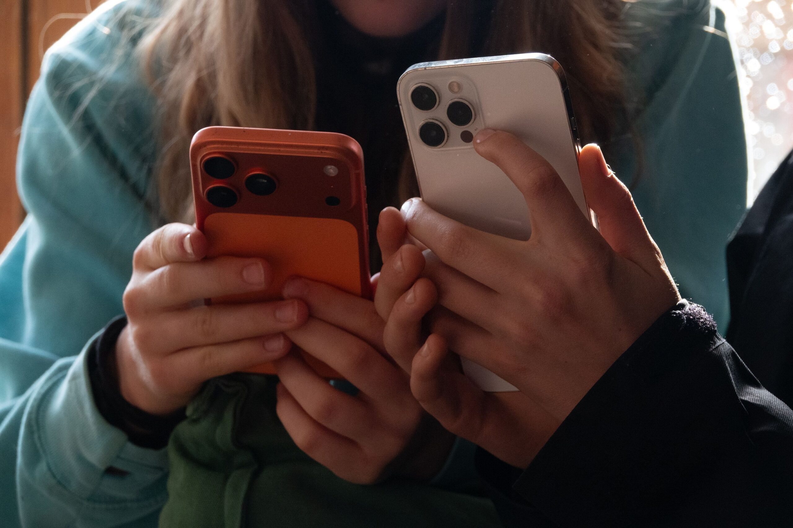 study: Socialization & birth rates affected by cellphone use