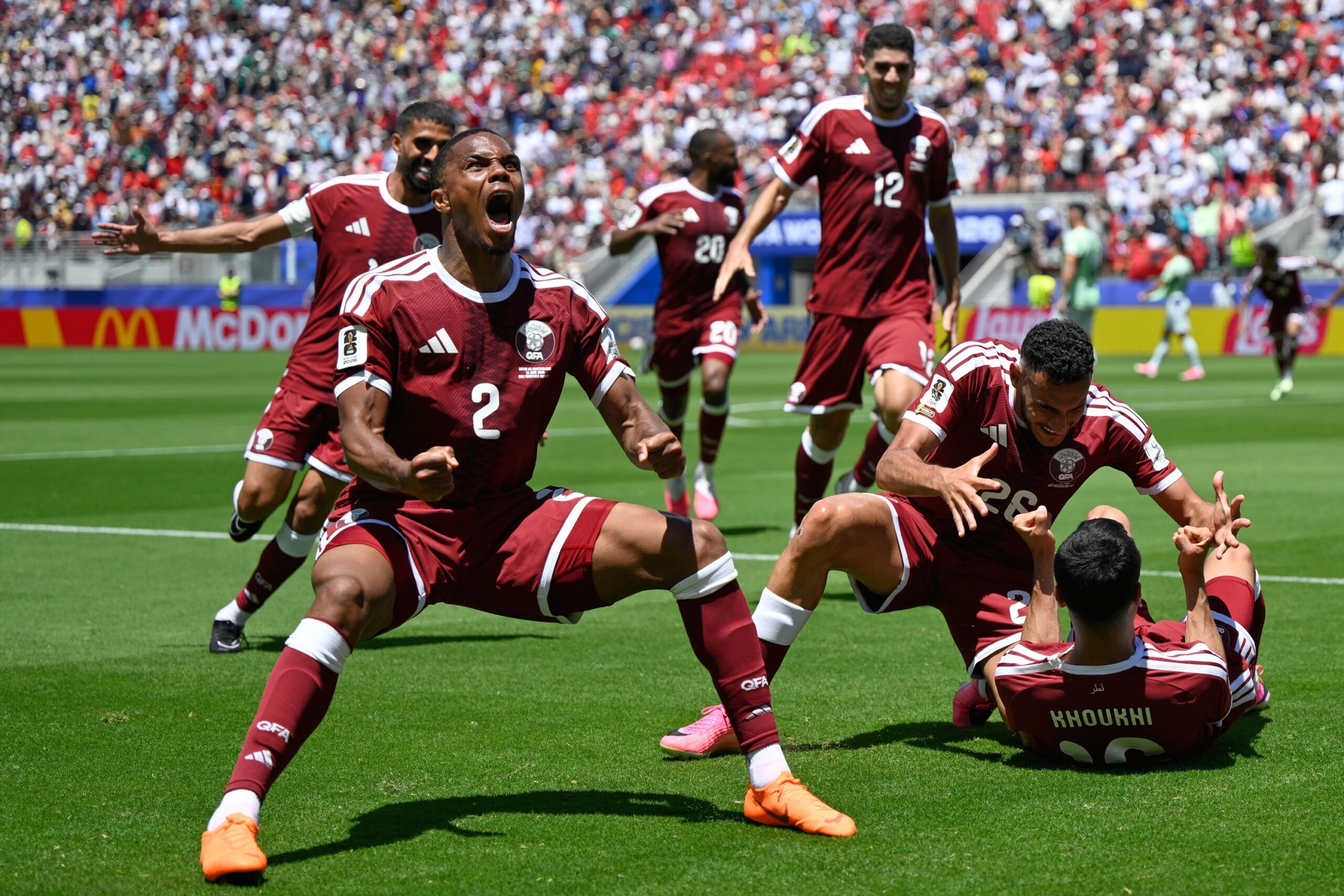 <i>Fran Santiago/Getty Images via CNN Newsource</i><br/>Julen Lopetegui speaks with his players during a hydration break in the FIFA World Cup 2026 Group B match between Qatar and Switzerland.