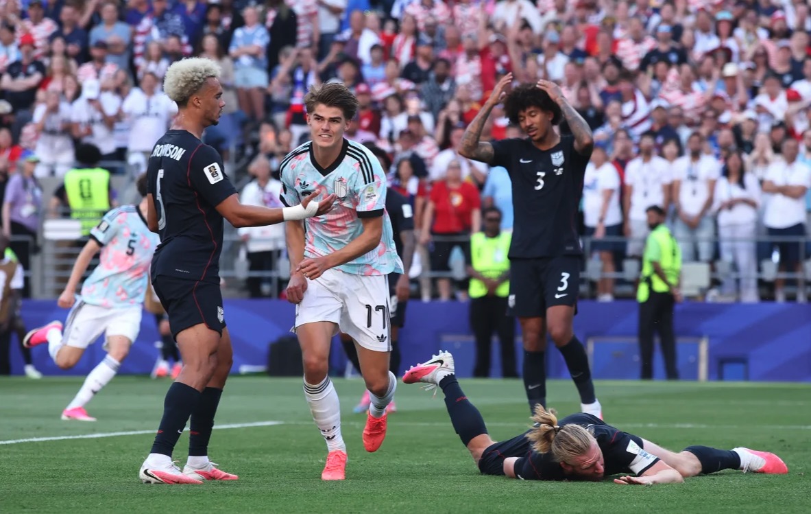 <i>Steven Bisig/Imagn Images/Reuters via CNN Newsource</i><br/>Chris Richards is consoled by coach Mauricio Pochettino after the match.