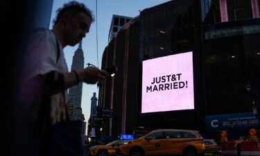 A screen displays a message referencing Taylor Swift and Travis Kelce outside Madison Square Garden