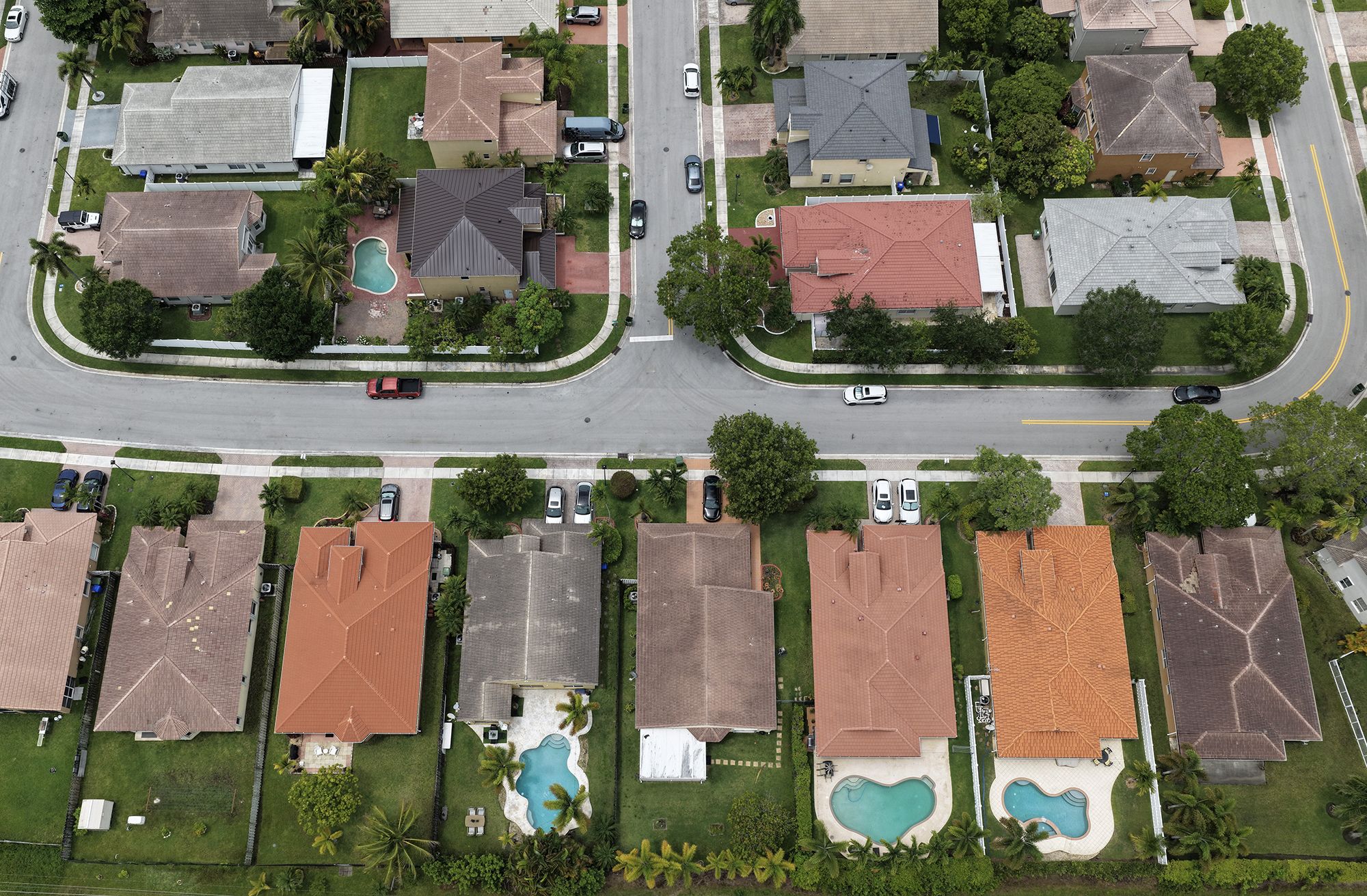 <i>Joe Raedle/Getty Images via CNN Newsource</i><br/>Sales of existing homes fell by 2.4% in June compared to May