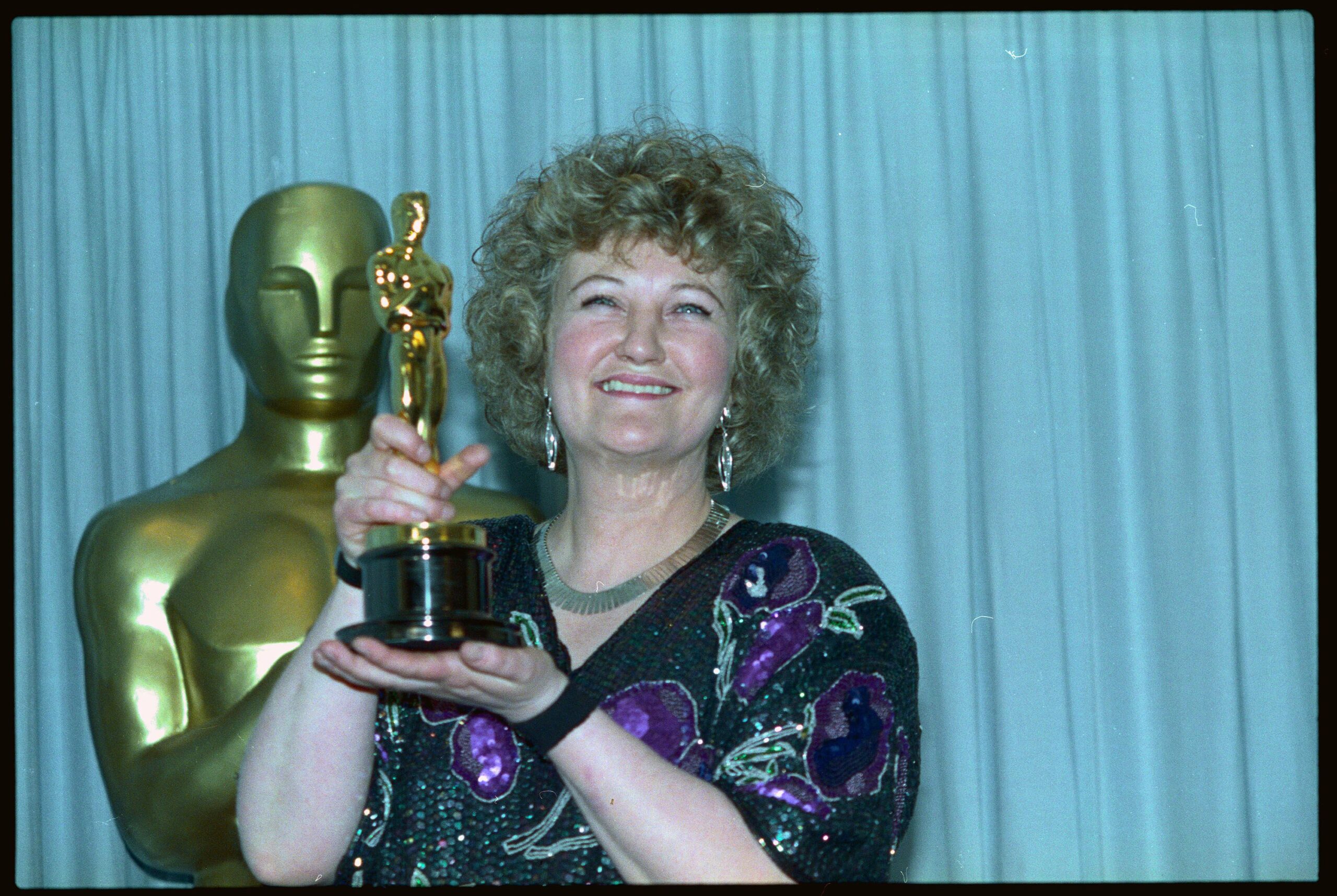 <i>Bettmann Archive/Getty Images via CNN Newsource</i><br/>Brenda Fricker holds up her Oscar after winning Best Supporting Actress for her role in "My Left Foot" in 1990.