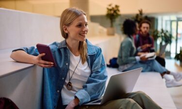 How does online schooling support students preparing for college?