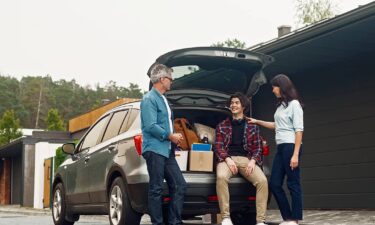 How parents can talk to their children about managing money for college