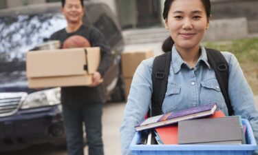 How parents can help college students manage money and avoid mistakes