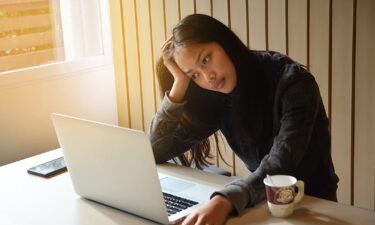 Survey: 1 in 4 Americans are anxious about AI. Here&rsquo;s what therapists say actually helps
