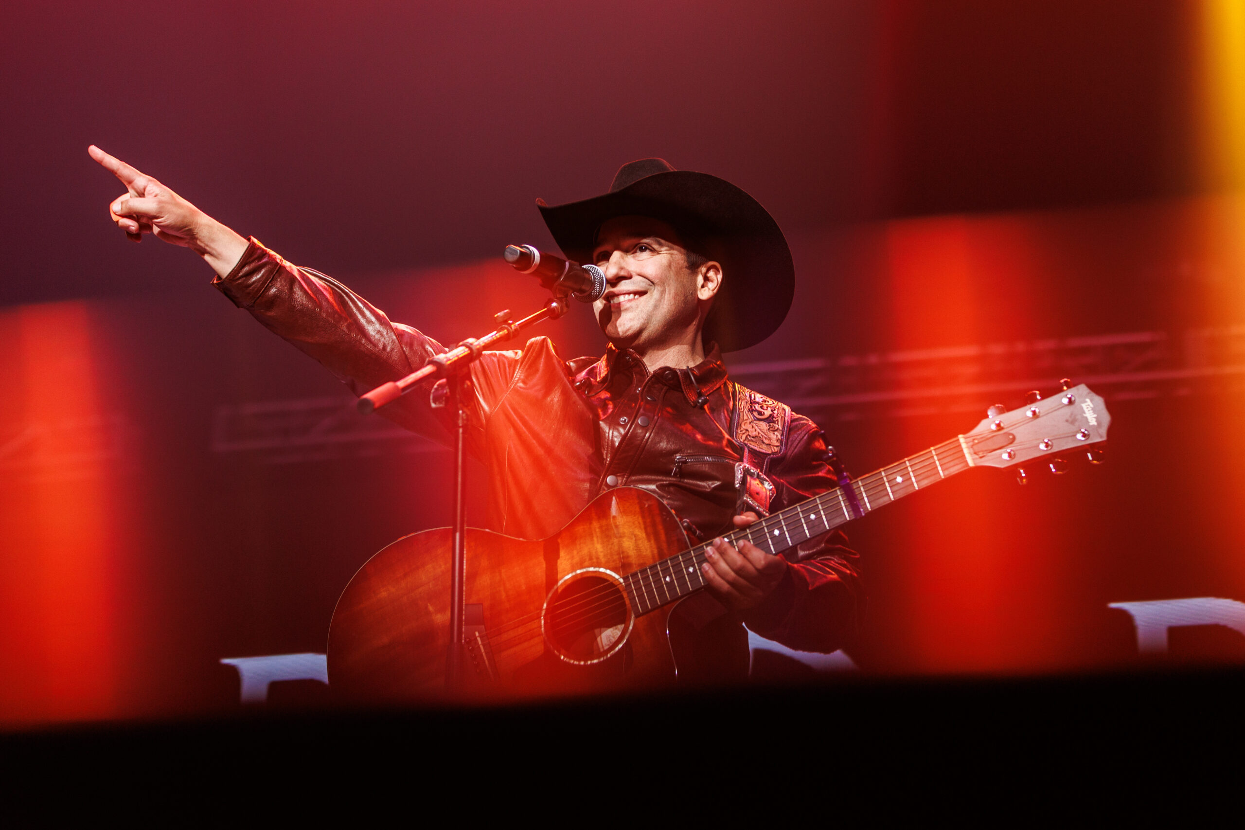Tejano music star and Texas' 15th congressional district candidate Bobby Pulido performs at his final concert La Ultima Desvelada in Edinburg, Texas on October. 17, 2026.
(Courtesy: Michael Gonzalez for Puente News Collaborative)