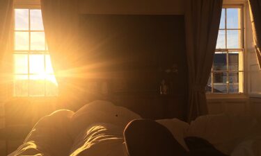 How to wake up without caffeine: 7 natural ways to feel more alert