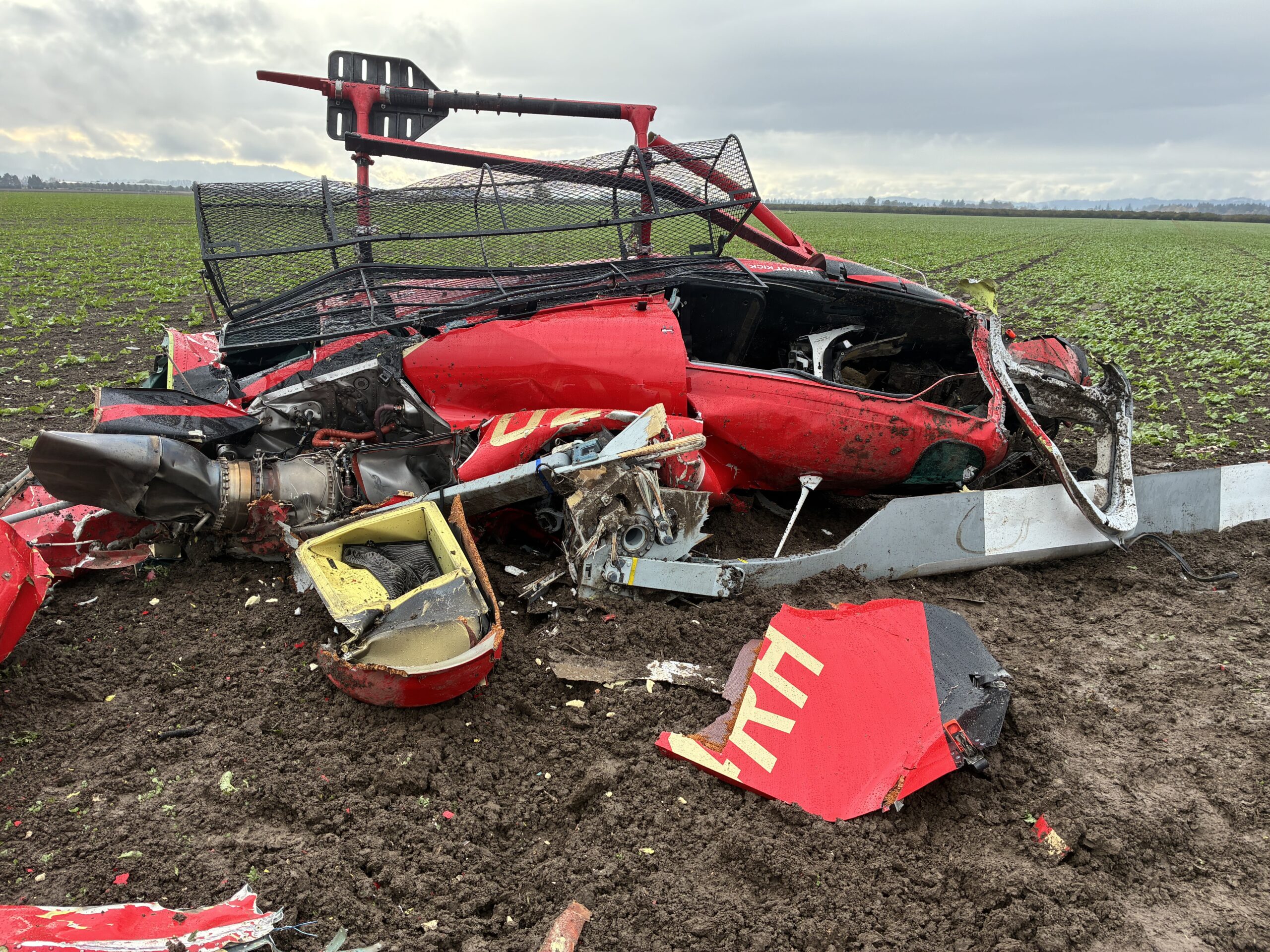 3 dead after 2 helicopters collide midair near Oregon airport, sheriff ...
