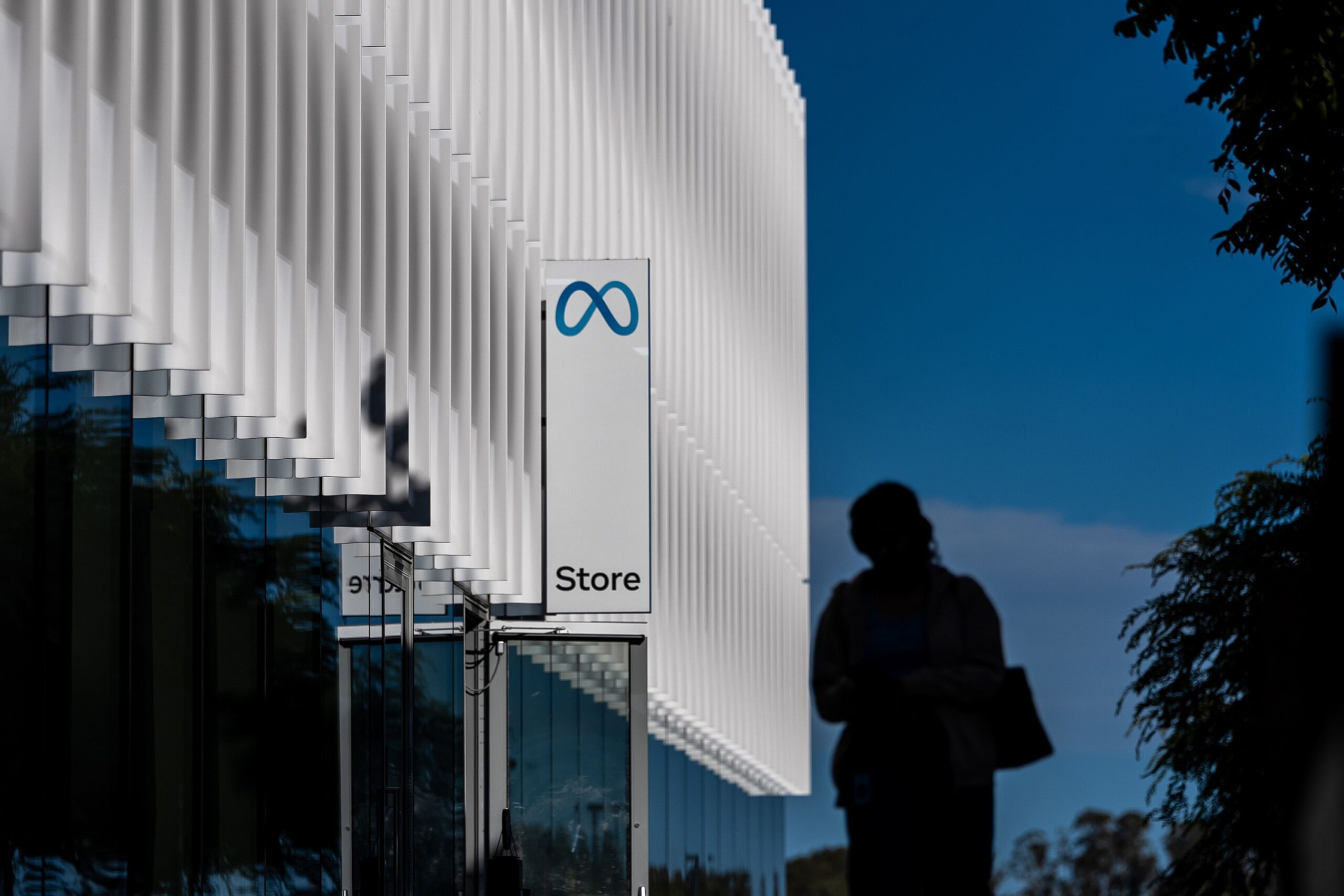 <i>David Paul Morris/Bloomberg/Getty Images via CNN Newsource</i><br/>A Meta store in Burlingame